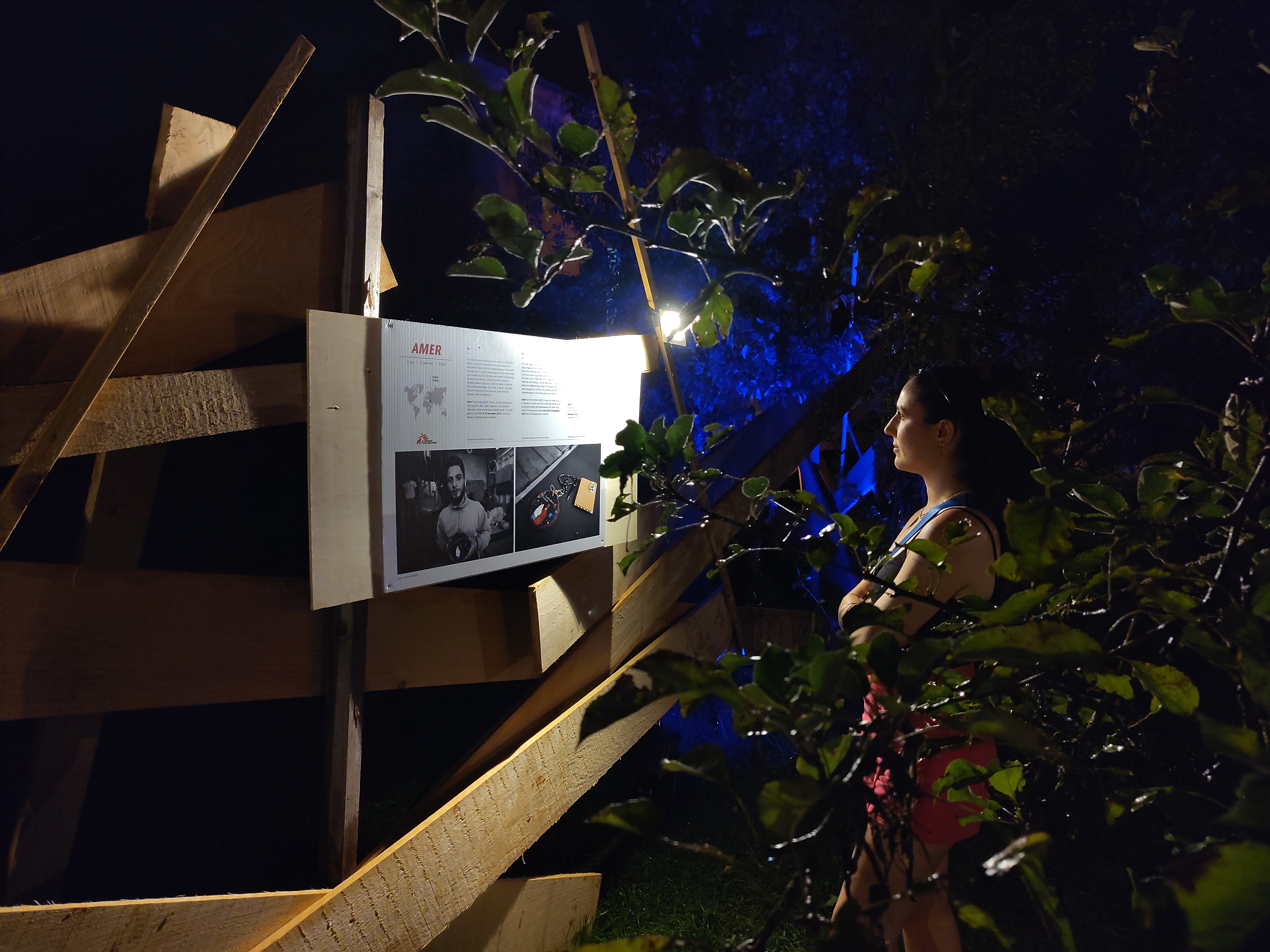 Nuit de la culture installation MSF What would you carry with you